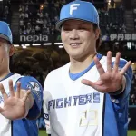 日本ハム・伊藤＆伏見が史上初"道産子バッテリー"で最優秀バッテリー賞