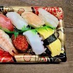 謎の勢力「スーパーのパック寿司ってまずいよなぁ！」ワイ「・・・！」