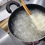 女「そうめん茹でるのは重労働！」　男「茹でるだけじゃん」