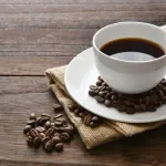 専門家「コーヒーは身体にいいぞ」ワイ「毎日飲んどるで」専門家「ただし砂糖はダメだ」