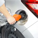言うほどガソリンが25.1円安くなっても嬉しいか？