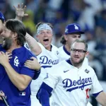 【朗報】ドジャースレジェンドのカーショウさん、大谷に抱きつかれて乙女になる