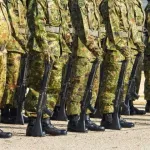元自衛隊弁護士「熊を倒すのに銃はいりません。剣があれば十分。よって発砲許可など取らなくて良い」