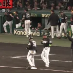 【日本シリーズ】ソフトバンク、柳町のタイムリースリーベースで勝ち越しに成功！！