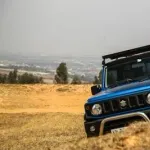 【動画】ジムニー運転手「前方の挙動不審な車に気を取られて横転した」