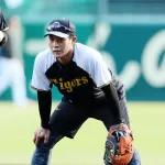 【阪神】木浪聖也が一塁でノック受ける　直近３年は一塁経験なし　大山悠輔の状態受けて準備か