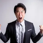 【怒報】上司「休みの日に来ないで」俺「辞めろってことですか？」