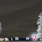 【8回裏】佐藤輝明のタイムリー！大山悠輔の最低限で反撃の狼煙！1点差まで追い詰める