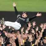 プ　ロ　野　球　、　今　シ　ー　ズ　ン　終　了　