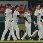 阪神・石井大智が悔し涙　畠世周やデュプランティエらチームメートが気遣い　今季53試合でわずか1失点