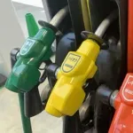 【爆笑】自民公明維新、ガソリン減税分の穴埋めで増税を検討開始wwww