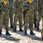 【正論】自衛隊員「武器使用許可もなしにクマと戦わせる気ですか？」