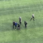 トロントで民度0　ファンがグラウンドに乱入で試合止まる