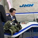 【画像】小泉防衛大臣　頭皮の防衛に失敗