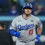 大手ドジャースアカウント「マンシーと村上どっちを2026年の三塁手にしたい？」