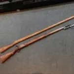 【悲報】自衛隊さん、クマ対策に謎の木の棒を持たされるｗｗｗｗｗｗｗ