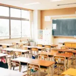 【悲報】教員が待遇改善を求めてストライキへ…教員「年収200万はこのご時世ではキツイ」