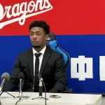 中日近藤・ブライトが年俸増で契約更改