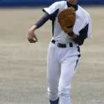 「草野球ではファーストにうまいやつ置くべき」ってたまに聞くけどさ