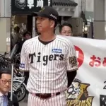 パレードで球児が声を詰まらせ、代打石井