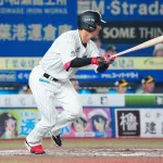 ロッテ・藤岡はFA権行使せず残留「来年こそはマリーンズで優勝」