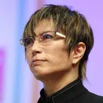 【悲報】GACKT「高卒自衛官初任給約24万…これが命をかける値段ですか？コンビニ夜勤なら休憩もあるのに」