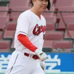 山足引退…泣