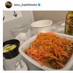 【悲報】橋下徹さん、牛丼に紅しょうがを山盛りにしてしまう