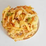 野菜かき揚げの具、「ニンジン」「玉ねぎ」あと一つは？