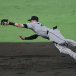 巨人・泉口、遊撃手ゴールデングラブ受賞にたまげる「自分だと思ってなかった。正直びっくりしてる」