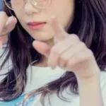 【朗報】　池田エライザさん、メガネの広告なのにボディの方が目立ってしまうｗｗｗｗｗｗ