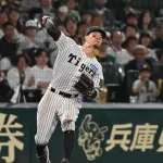 ゴールデン・グラブ賞　セ三塁部門「該当者なし」41票…　SNSで波紋「納得いかん」「今年は佐藤輝で文句なしやと」