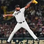 阪神・ドリスが帰国「球団のみなさんに感謝」  今季6年ぶり復帰で20試合に登板   2勝2敗、防御率1.93