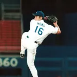 王「一本足!」イチロー「振り子!」落合「神主!」←誰も真似しない件