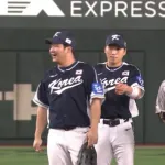 野村勇、韓国内野陣に囲まれ和気あいあい