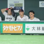 【侍ジャパン】岡本和真、４回の途中交代は「予定通りです」アクシデントはなくベンチで仲間を応援