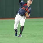 【侍ジャパン】五十幡亮汰が神返球で同点阻止！　４回には同点の押し出し四球と躍動