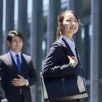 【唖然】県庁職員「平均年収？？30歳で460万円、40歳で610万円です」