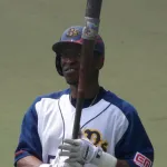 謎の男「暗黒オリックスの助っ人外国人、5人答えよ」名倉「ほんまごめん」