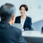 【悲報】面接官「ﾎﾞｰﾙﾍﾟﾝのｲﾝｸが切れました。どうしますか」→…正論言ったのに落ちたんだが？ｗｗｗｗｗｗｗｗｗｗｗｗｗｗｗｗ