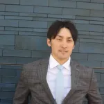 FAで楽天に移籍の伊藤光、スーツ姿でDeNAナインにあいさつ！「みんな引退するみたいな…まだまだやるよ」