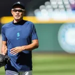 イチロー「引退したけど古巣マリナーズの球場で選手と一緒にまだ練習やってます」←これ