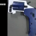 【悲報】おもちゃの銃を警察署に届けた男性　無事書類送検される
