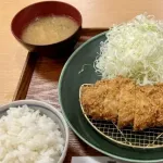 とんかつ定食に出せる金額