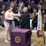 【相撲】九州場所千秋楽　関脇・安青錦が初優勝　優勝決定戦で豊昇龍破る　所要14場所は史上2位のスピード記録