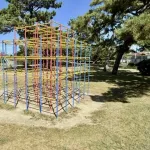 【悲報】公園の遊具、どんどん消える