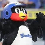 ヤクルト・つば九郎が「来季から戻ってきます」
