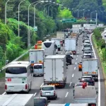 高速道路での渋滞中に車線変更を繰り返す車ｗｗｗｗｗｗｗｗｗｗｗｗｗｗｗｗ