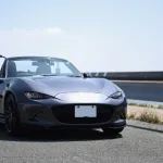 オープンカー(かっこいいです、風が気持ちいいです、開放感あります、目立ちます)←この車