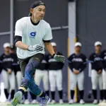【超絶大悲報】イチロー、まさかの肉離れで走れず　高校生指導で